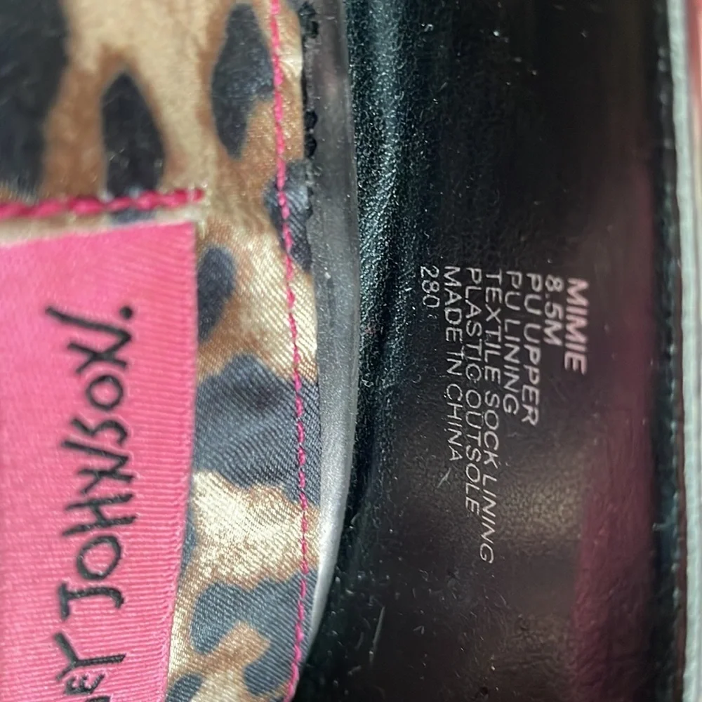 Betsey Johnson “Mimie” Heart Cutout Metallic High Heels. Excellent condition - Picture 11 of 14